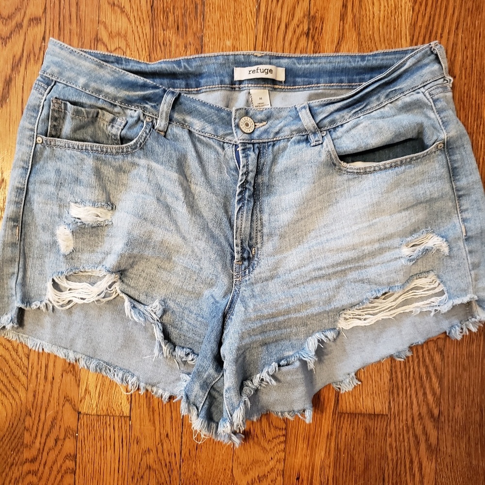 Refuge 14 jean shorts